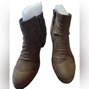 Another high demand bootie!  LEATHER! 7W​​